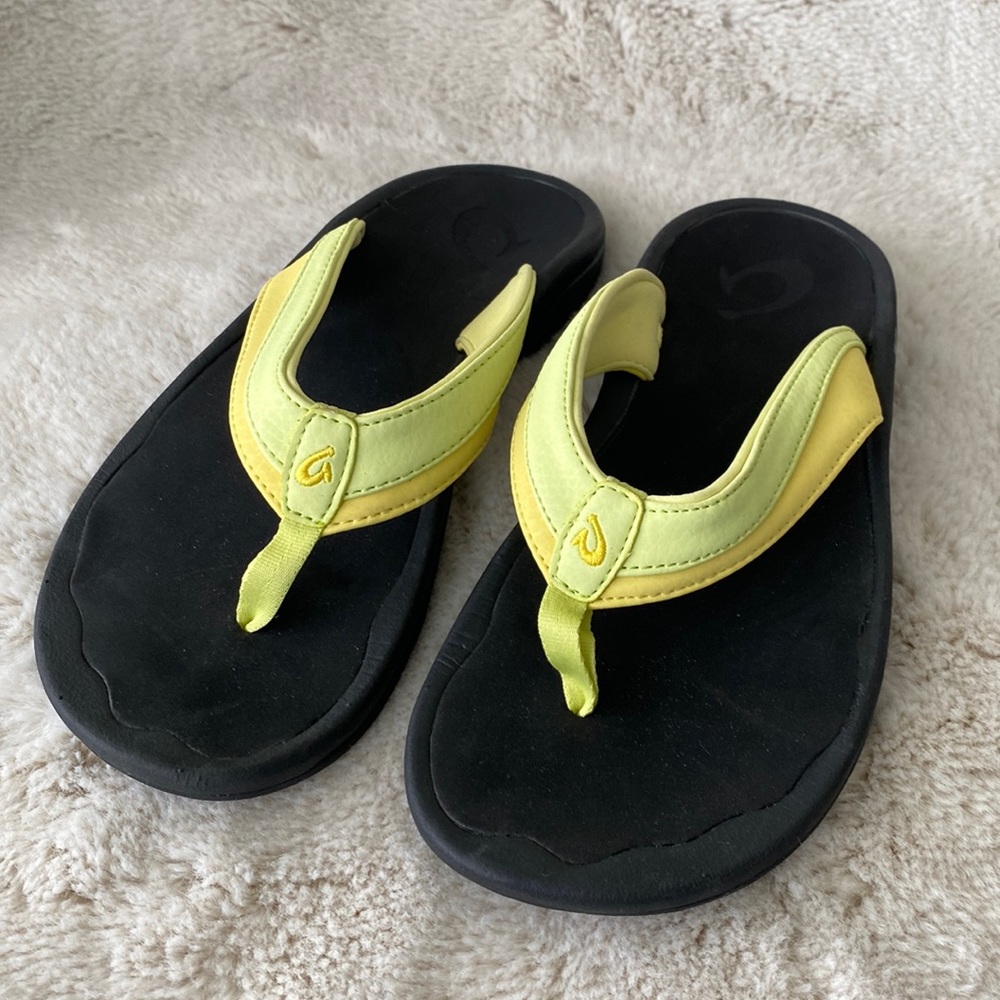 Olukai flip flops - NWOT